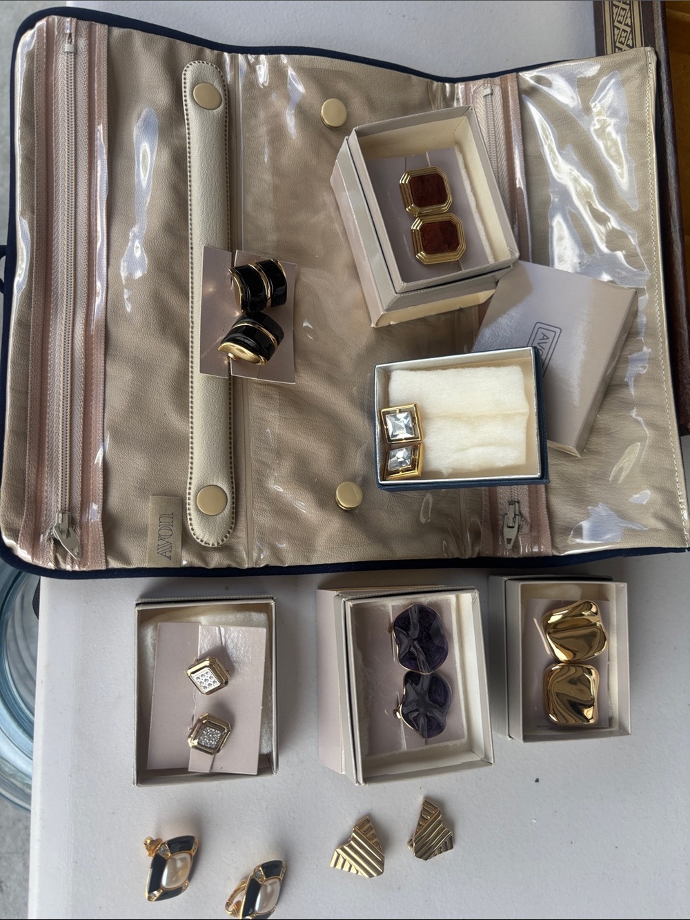 Gold and Black Men's Cufflink Set – Classic Formal Accessories